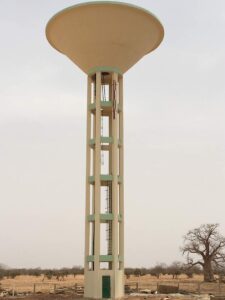Château d'eau sur un site de forage pastoral